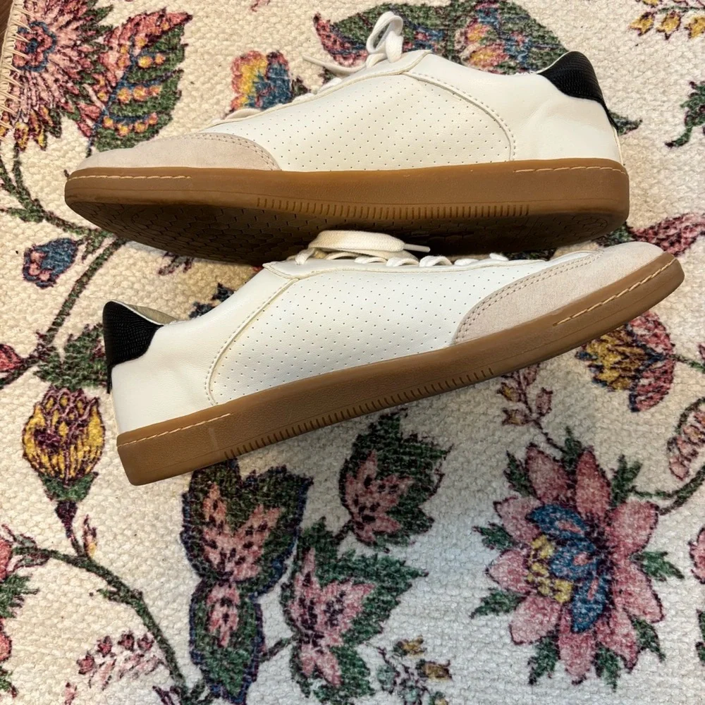 Dolce Vita Black and White Sneakers - Picture 10 of 12